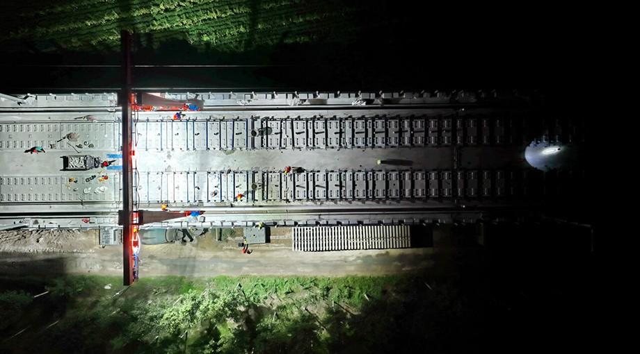 雄商高铁河北段无砟轨道施工加速推进 为全线贯通奠定坚实基础